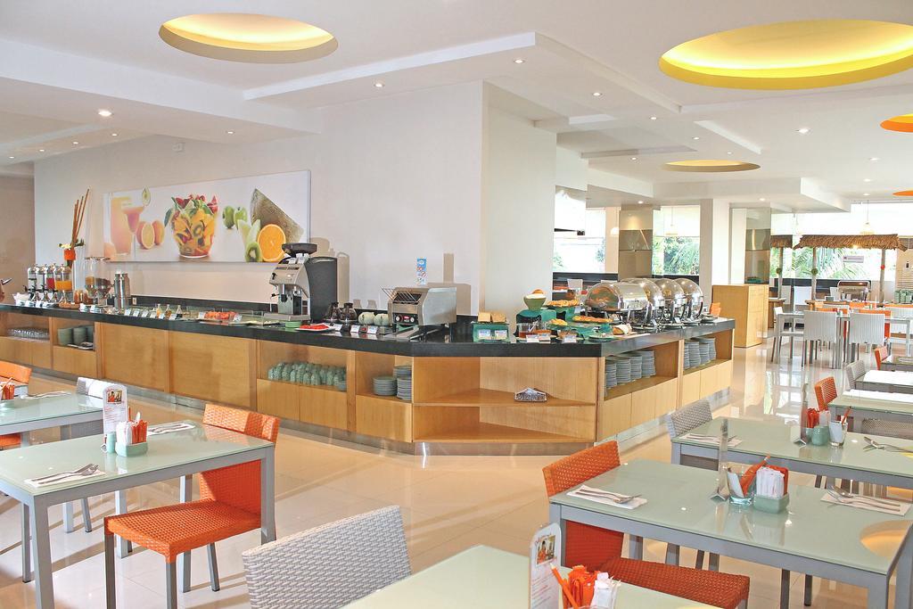 Harris Hotel & Residences Riverview Kuta, Bali 꾸따 외부 사진